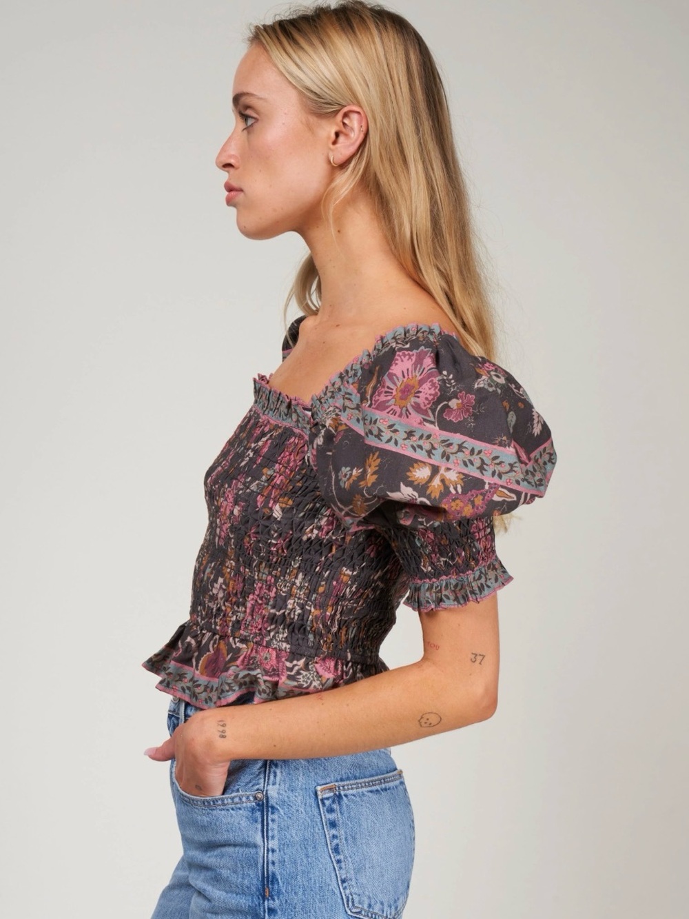 Sea Floral Smocked Puff-Sleeve Crop Top in Charcoal and Pink